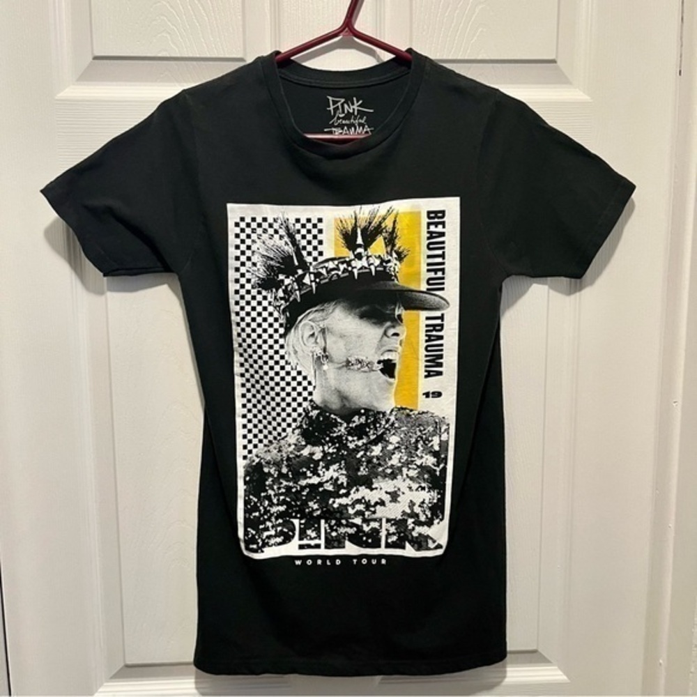 3/25$💥 P!nk Small t shirt tee pink beautiful trauma tour 2019 graphic concert